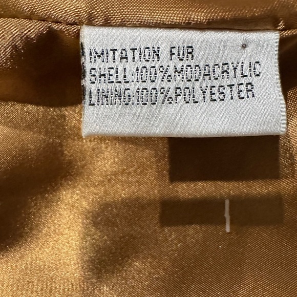 Ms. Divine Immitation Fur Coat.
Size: 3X. Women’s - Picture 16 of 16